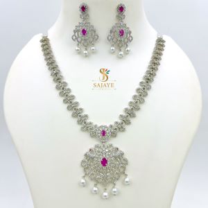 Elegant Silver Necklace 1231189