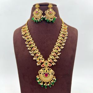 Traditional necklace 1540113