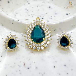 Ethnic Emerald Pendant Set 1231264