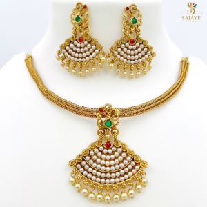 Fancy Pearls Necklace Set 1231195